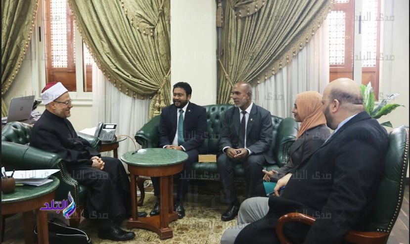 المفتي مع وفد من جزر المالديف المفتي مع وفد من جزر المالديف