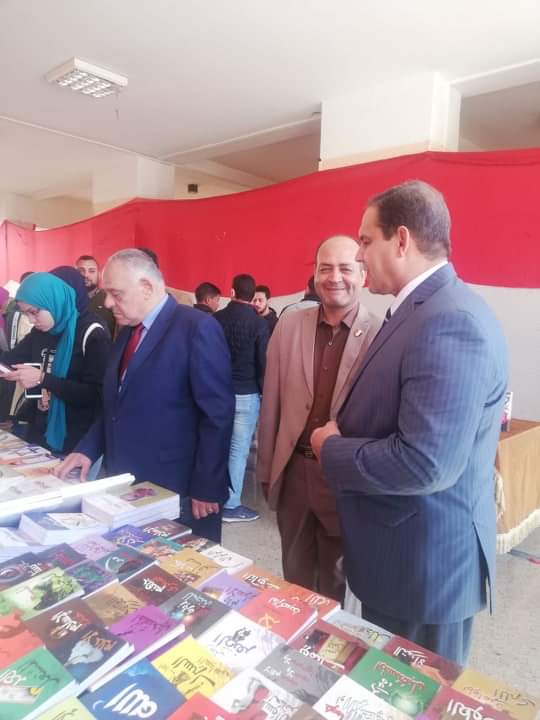 معرض الكتاب بتجارة سوهاج