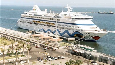 ٢٠ سفينة إجمالي حركة السفن بموانئ بورسعيد.