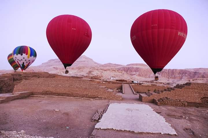 اقلاع 18 رحالة بالون بالأقصر اقلاع 18 رحالة بالون بالأقصر
