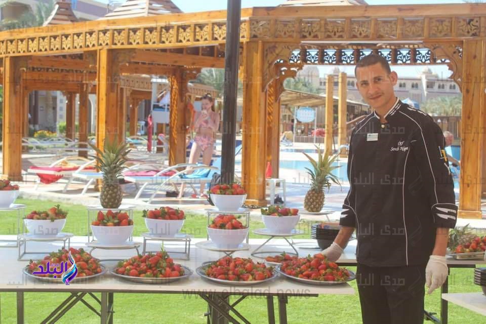 فندق ينظم مهرجان للفراولة لتنشيط السياحة بالغردقة