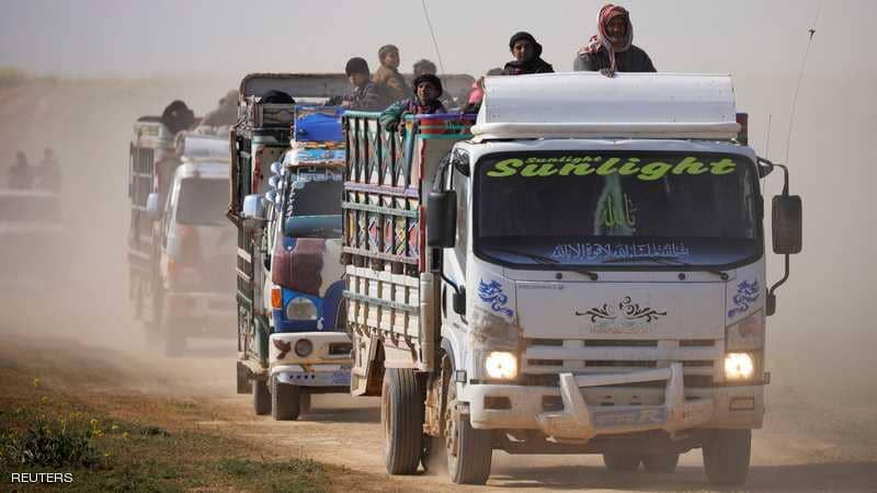 شاحنات تنقل المدنيين من الباغوز