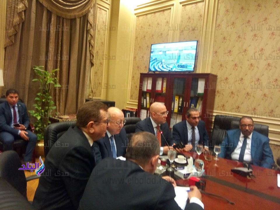 أول اجتماع لوزير الاسكان الجديد في البرلمان