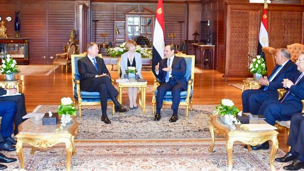 الرئيس عبد الفتاح السيسي ونظيره الروماني كلاوس يوهانيس