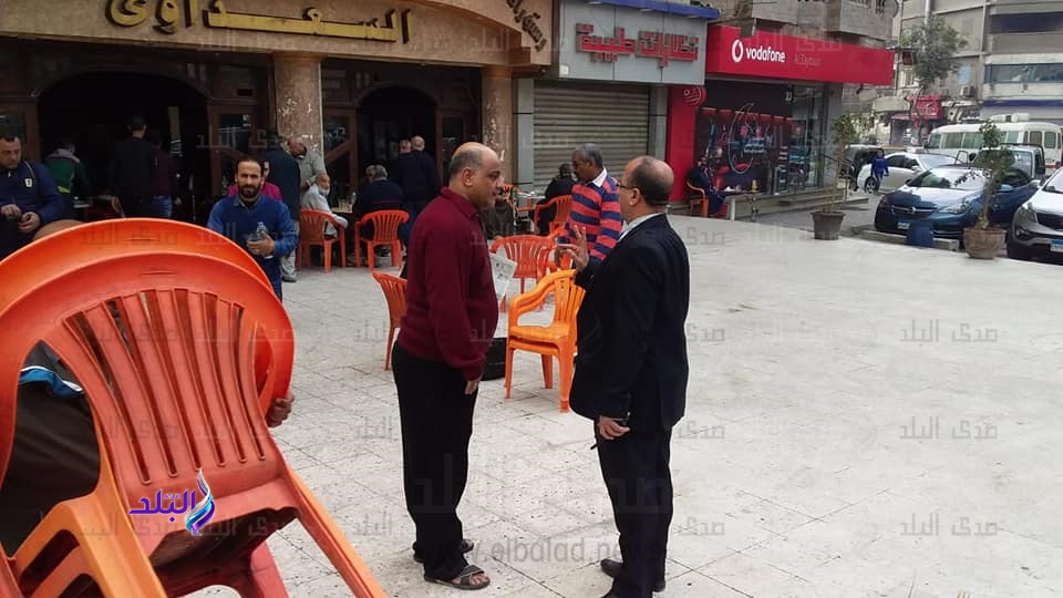 رئيس حي الزيتون يحرر الأرصفة من سيطرة المقاهي..صور رئيس حي الزيتون يحرر الأرصفة من سيطرة المقاهي..صور