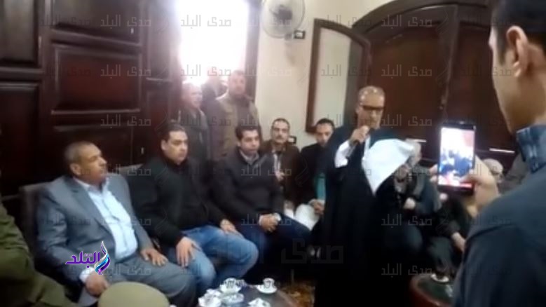 انتهاء خصومة ثأرية في جلسة عرفية بدوار العمدة أحمد السيسي