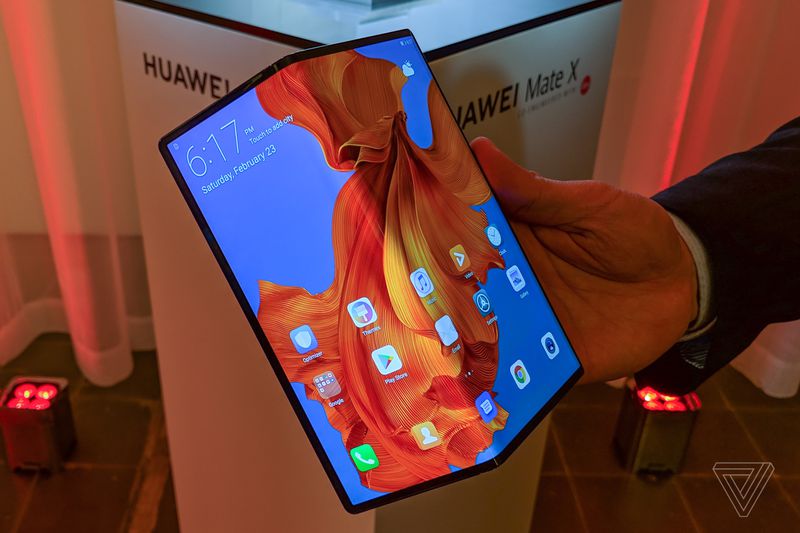 Huawei’s Mate X القابل للطي 