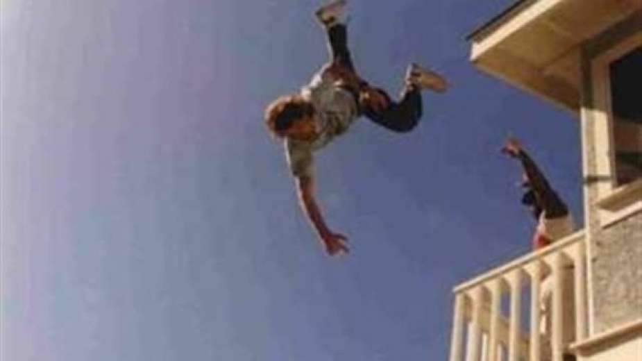صورة أرشيفية - سقوط عامل من أعلى منزله صورة أرشيفية - سقوط عامل من أعلى منزله