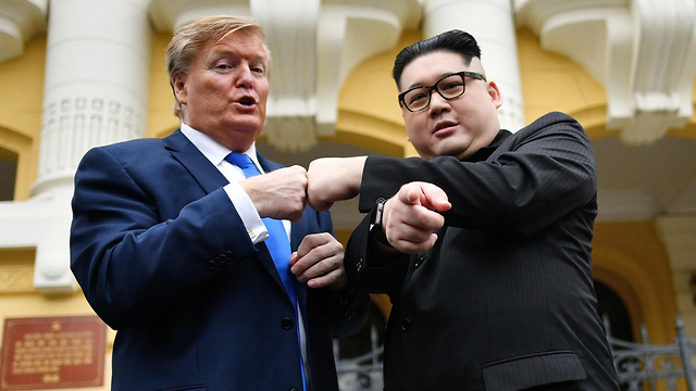 شبيه كيم يونج أون مع شبيه ترامب