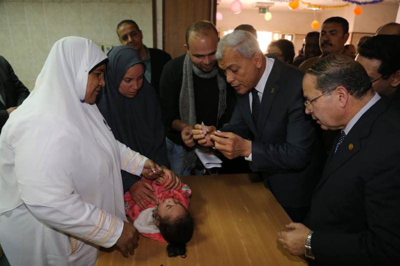 محافظ المنوفية يتابع حملة التطعيم ضد مرض شلل الأطفال محافظ المنوفية يتابع حملة التطعيم ضد مرض شلل الأطفال