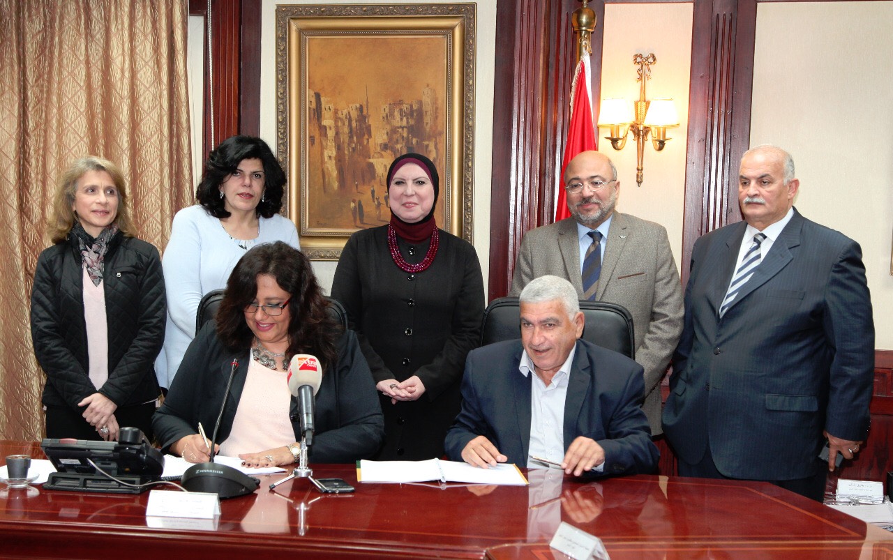 جانب من التوقيع  جانب من التوقيع