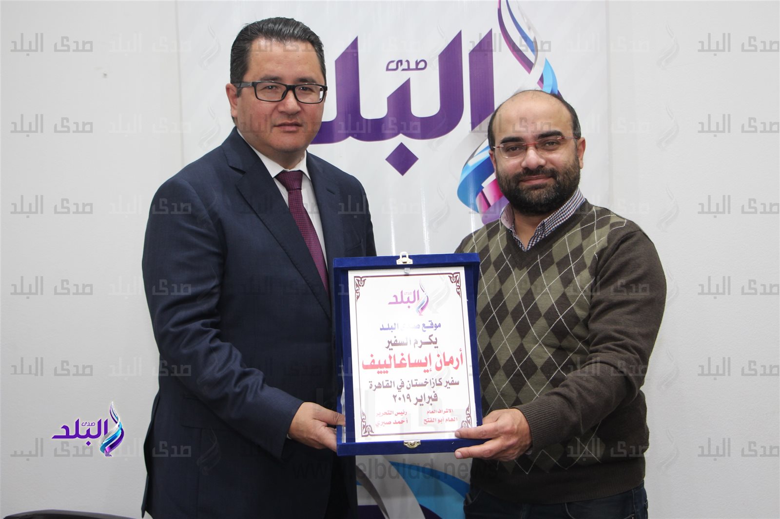 الكاتب الصحفي أحمد صبري يكرم سفير كازاخستان في صدى البلد