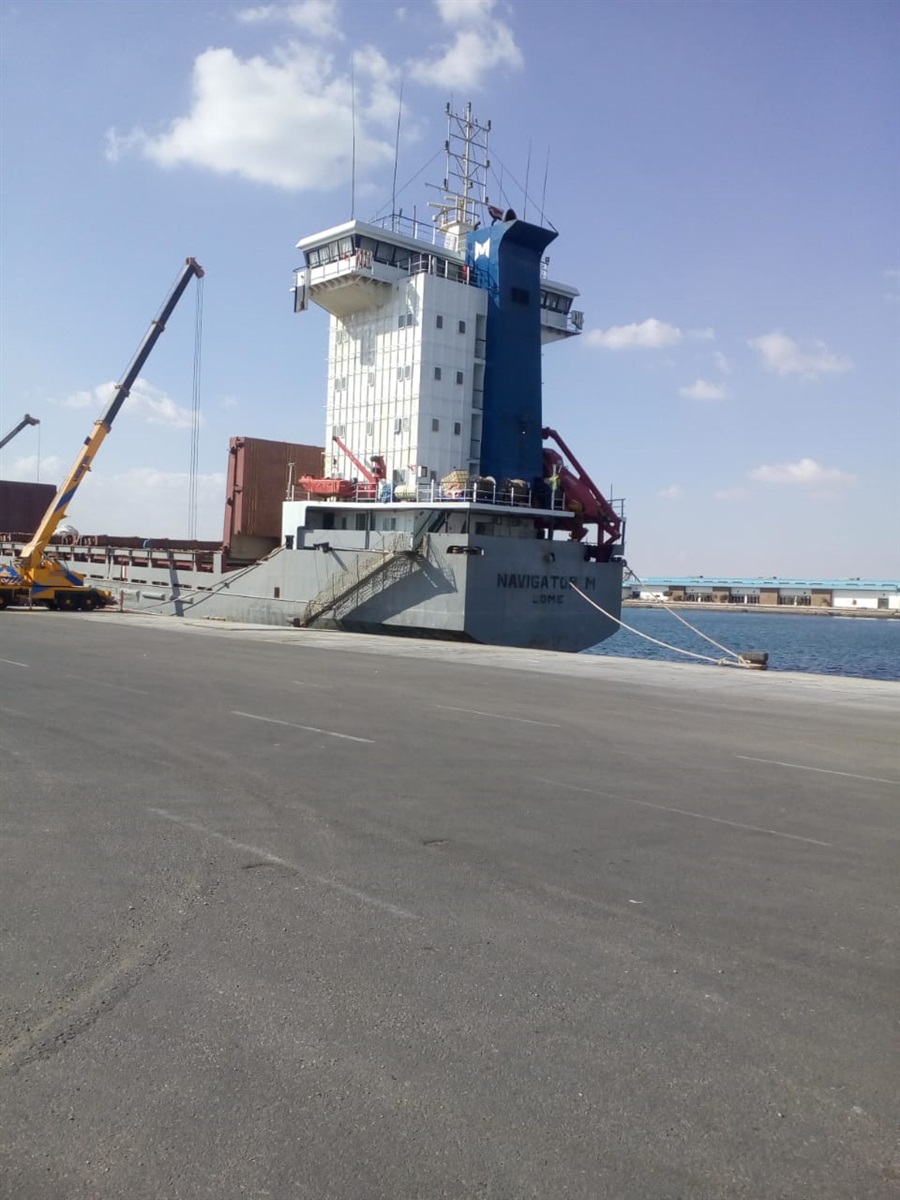 تداول (473) شاحنة بضائع و 47) سيارة بمواني البحر الاحمر