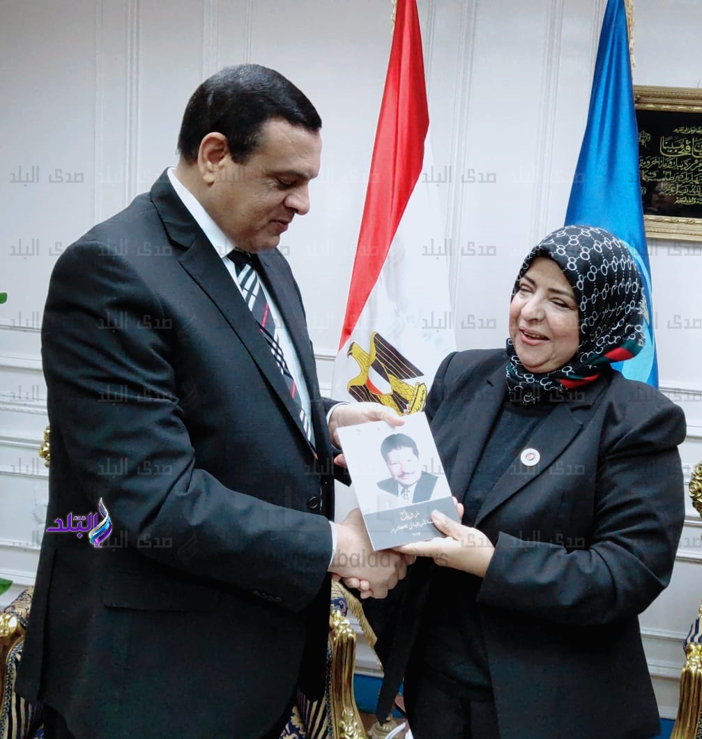 محافظ البحيرة يستقبل شقيقة العالم أحمد زويل