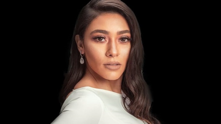 تكريم زيزي عادل في حفل تتويج miss elegant تكريم زيزي عادل في حفل تتويج miss elegant