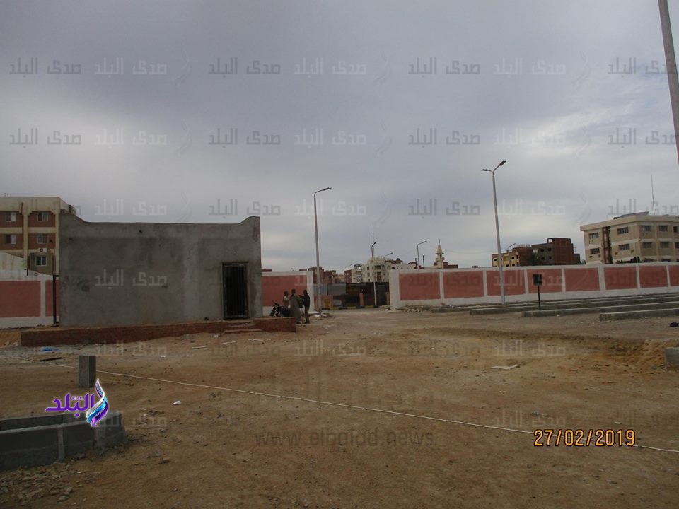 محافظ البحر الأحمر يتابع إنشاء موقف السرفيس الجديد 
