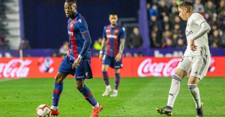 شيخ دوكوري لاعب فريق ليفانتي الإسباني شيخ دوكوري لاعب فريق ليفانتي الإسباني