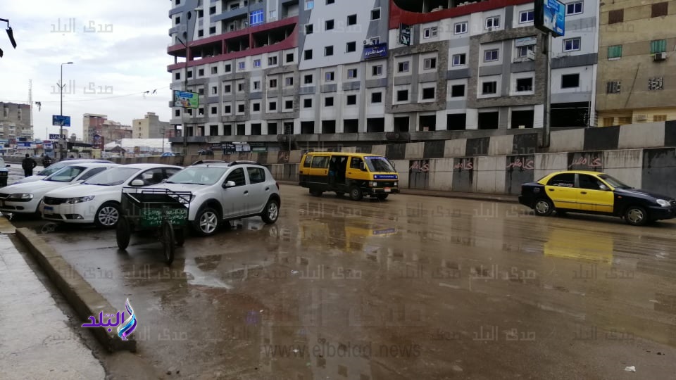 أمطار غزيرة تغرق شوارع الغربية
