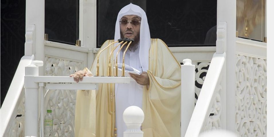 الدكتور أسامة خياط إمام وخطيب المسجد الحرام