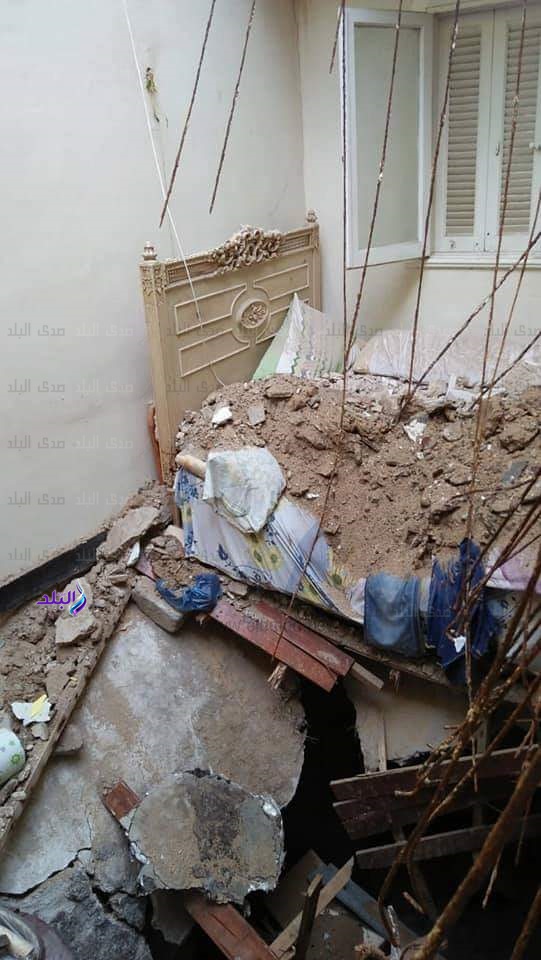 انهيار جزئي لعقار بوسط الإسكندرية دون إصابات.. صور انهيار جزئي لعقار بوسط الإسكندرية دون إصابات.. صور