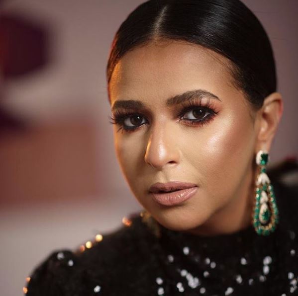 إيمي سمير غانم تبهر جمهورها بإطلالة ساحرة وغامضة
