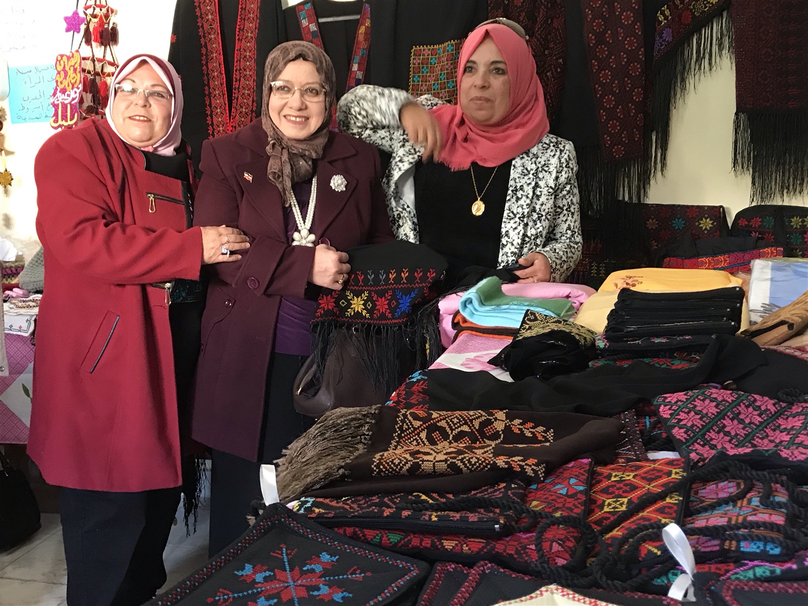 معرض " كلنا انتي " للمنتجات السيناوية والمشغولات اليدوية 