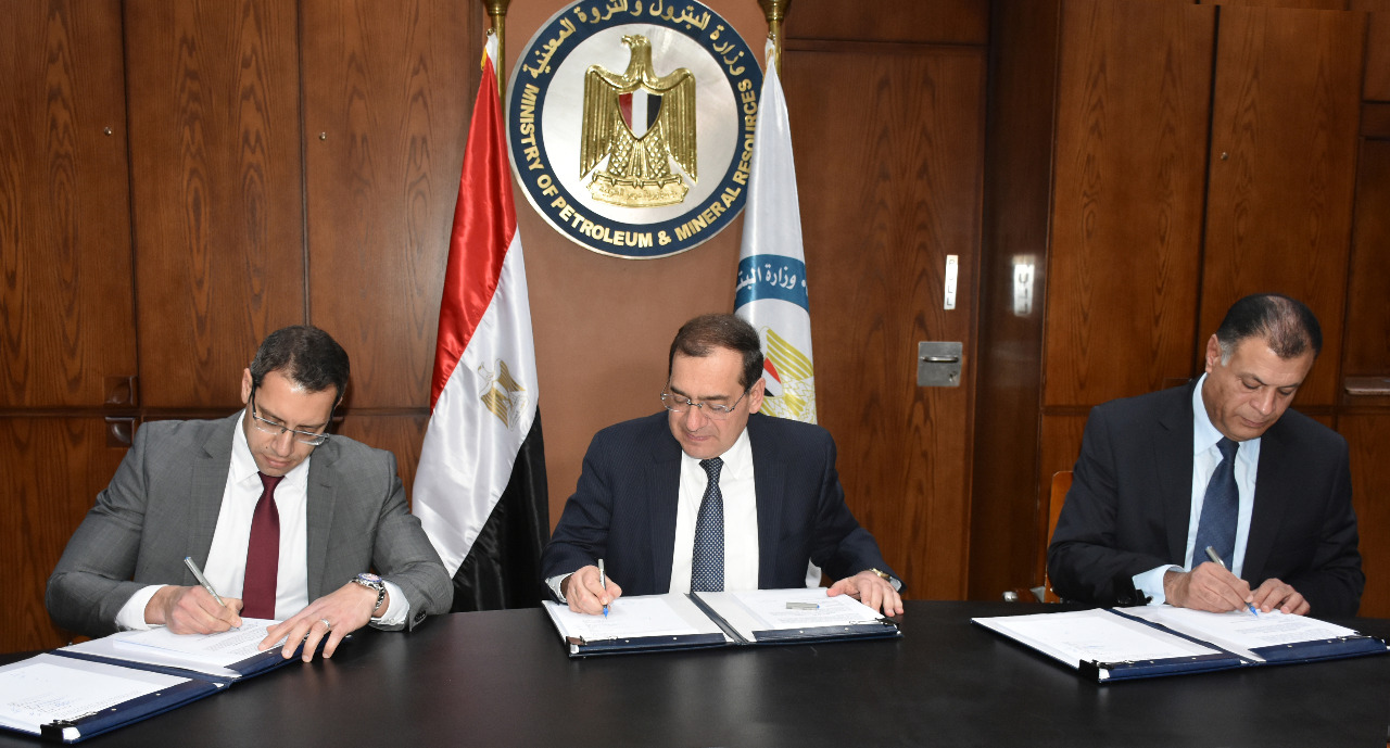 المهندس طارق الملا وزير البترول المهندس طارق الملا وزير البترول