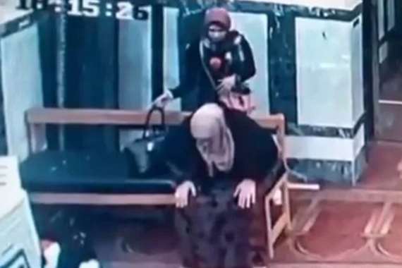 سرقة حقيبة سيدة من داخل مسجد