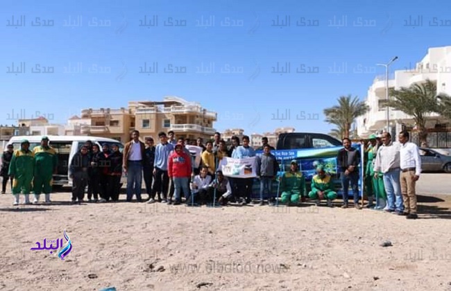  حملة نظافة بشاطئ وادي القمر بالغردقة