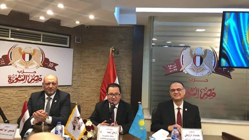 سفير كازاخستان أثناء زيارته لمصر الثورة