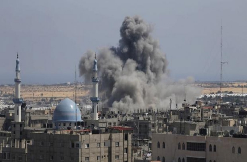 حماس تتأهب وإسرائيل تندد بضربة جوية لـ غزة