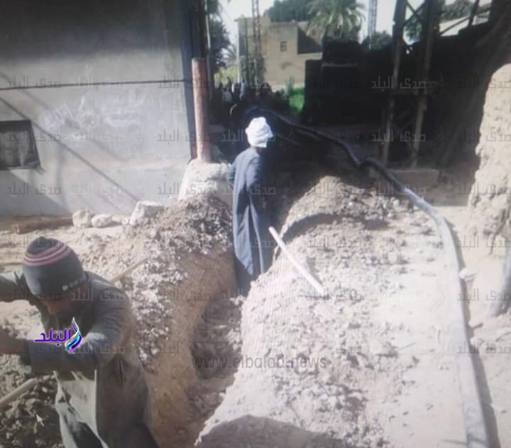 رفع اسلاك الجهد المتوسط من اعلى منازل جنوب الاقصر