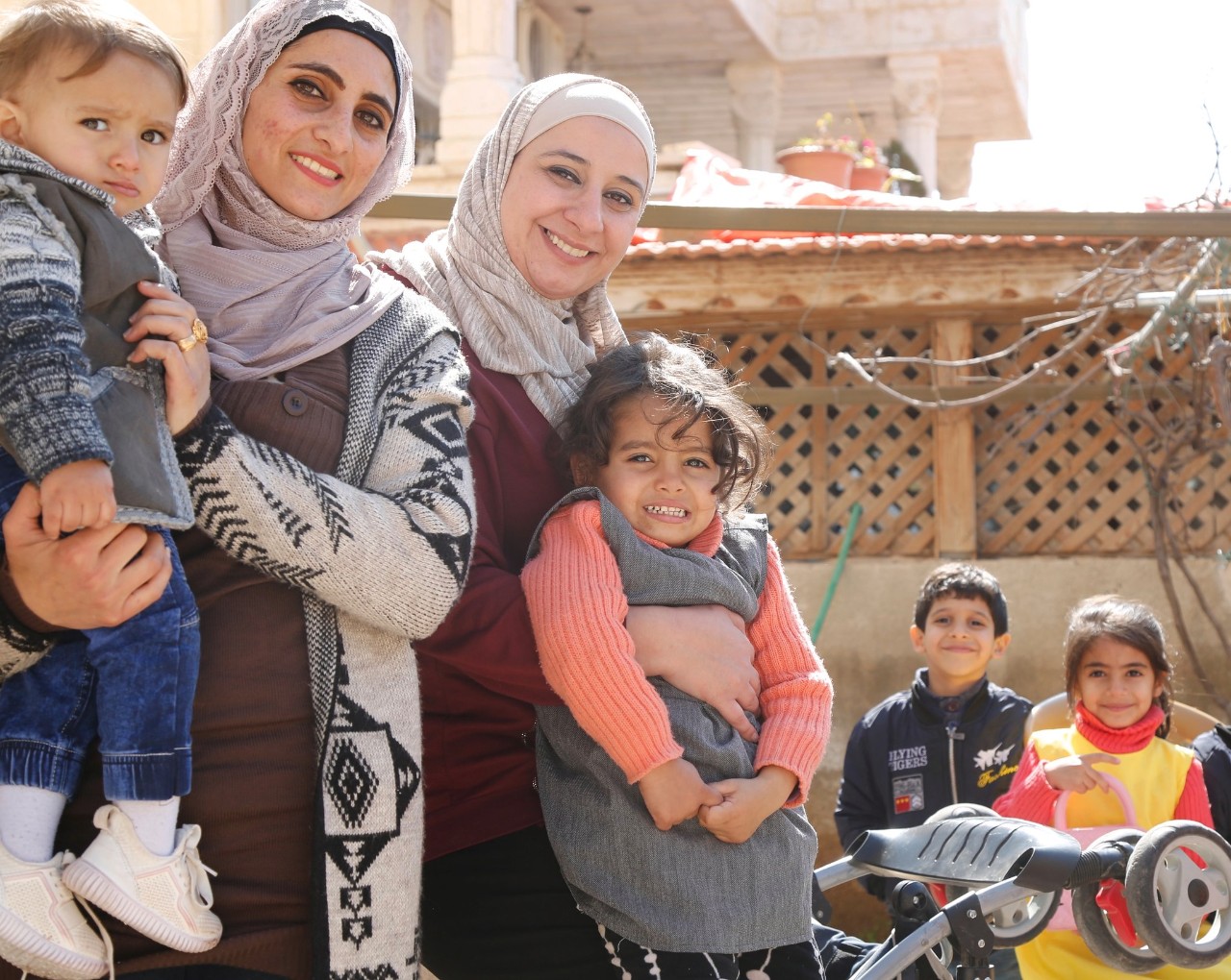 عدد من النازحين السوريين