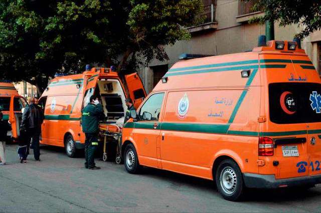إصابة 7 أشخاص بحادث انقلاب سيارة اجرة بالطريق الزراعى