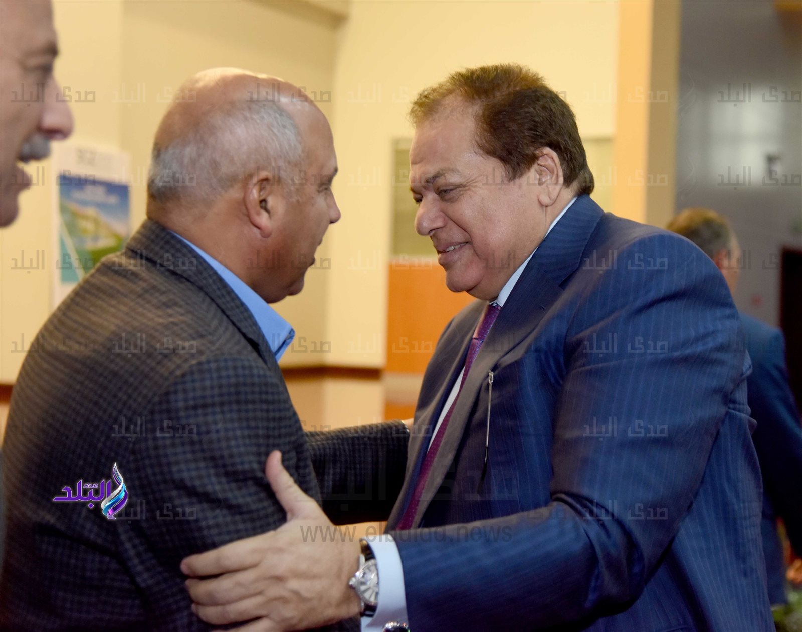 أبو العينين يهنئ كامل الوزير أبو العينين يهنئ كامل الوزير