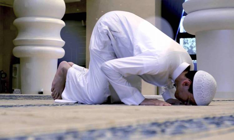 حكم بقايا الطعام التي توجد في الفم أثناء الصلاة