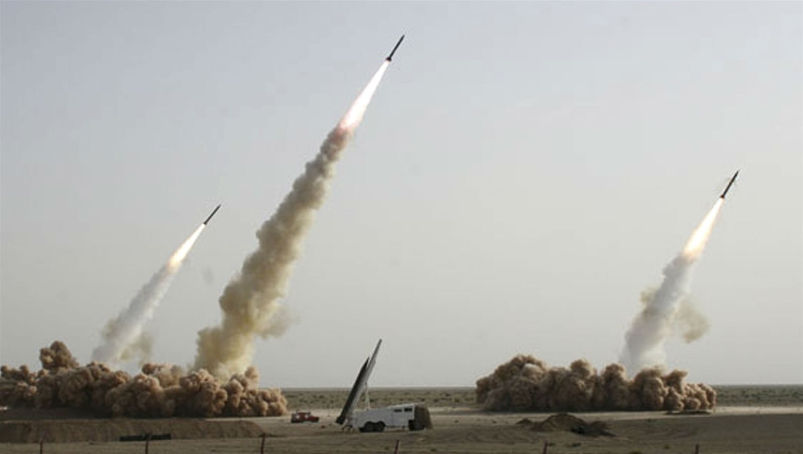 اطلاق صواريخ