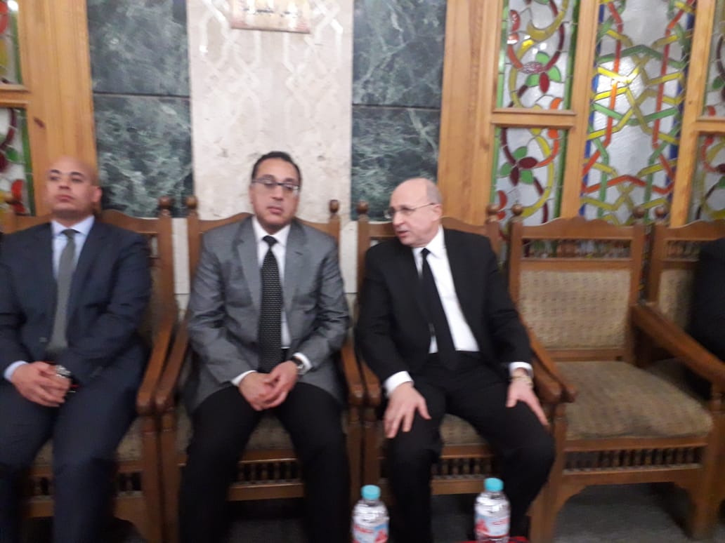 رئيس الوزراء في عزاء والدة وزير الصحة السابق رئيس الوزراء في عزاء والدة وزير الصحة السابق