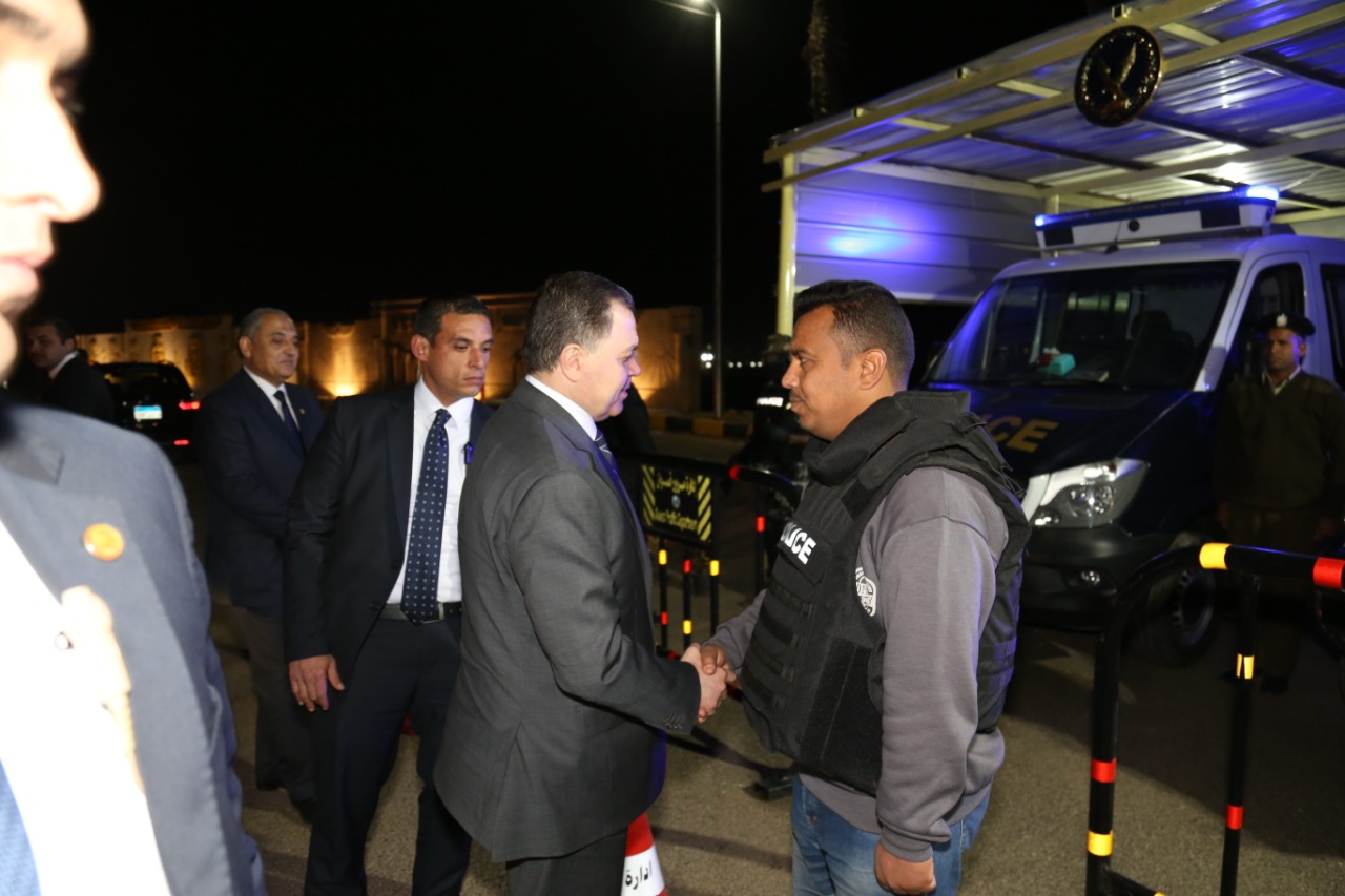 جانب من تفقد وزير الداخلية جانب من تفقد وزير الداخلية