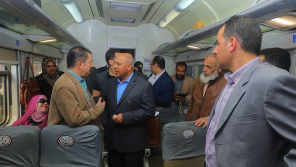  كامل الوزير، وزير النقل في إحدى جولاته التفقدية