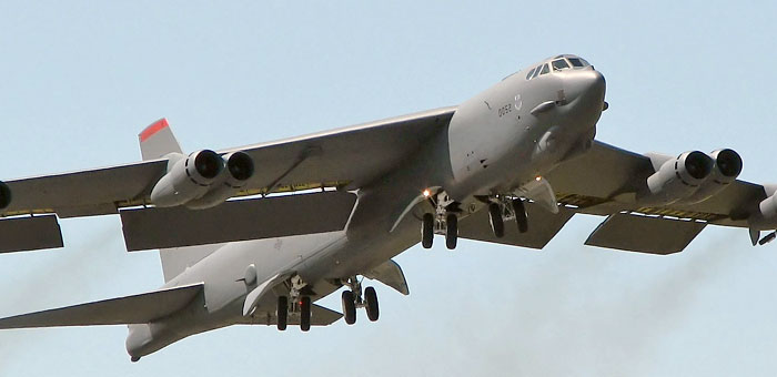 قاذفة أمريكية طراز B-52 قاذفة أمريكية طراز B-52