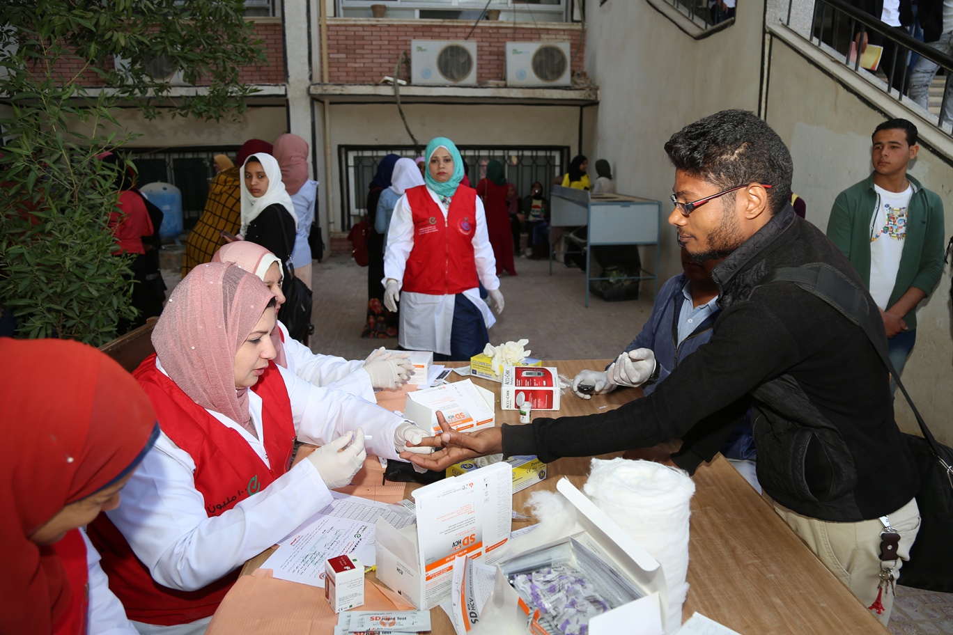 توقيع الكشف على 706 ألف مواطن بقنا ضمن مبادرة 100 مليون صحة