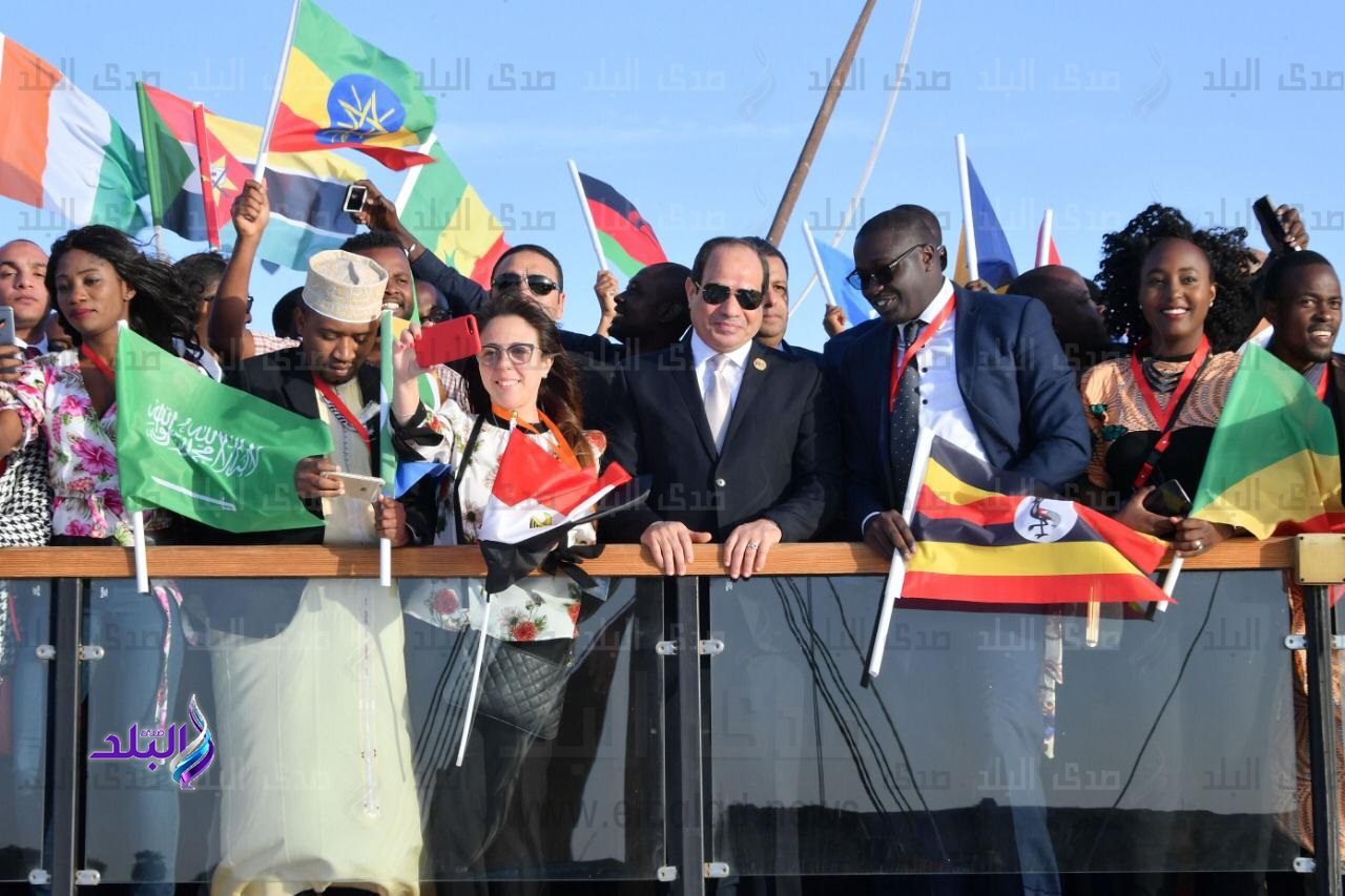 الرئيس السيسي مع شباب أفريقيا في أسوان