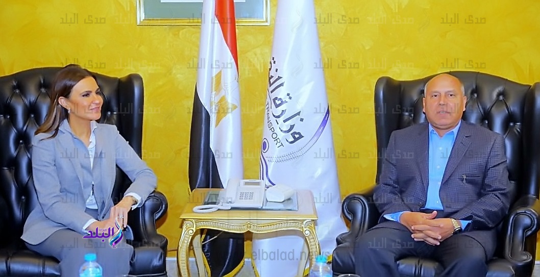 جانب من اجتماع بين وزيري النقل والاستثمار