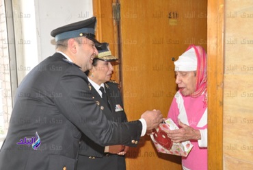 ضباط أمن القاهرة يزوون المسنات فى دور الرعاية ضباط أمن القاهرة يزوون المسنات فى دور الرعاية