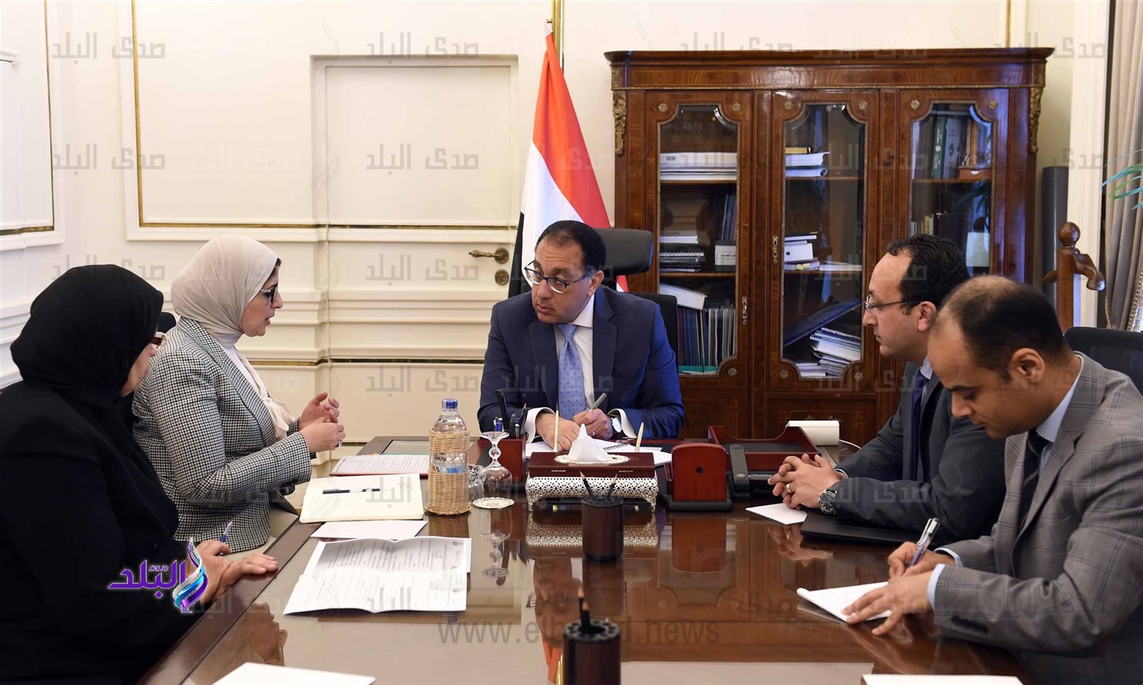 رئيس الوزراء ووزيرة الصحة 
