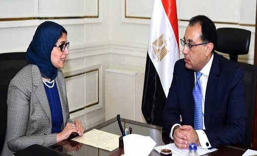 رئيس الوزراء يتابع مع وزيرة الصحة تنفيذ تكليفات الرئيس