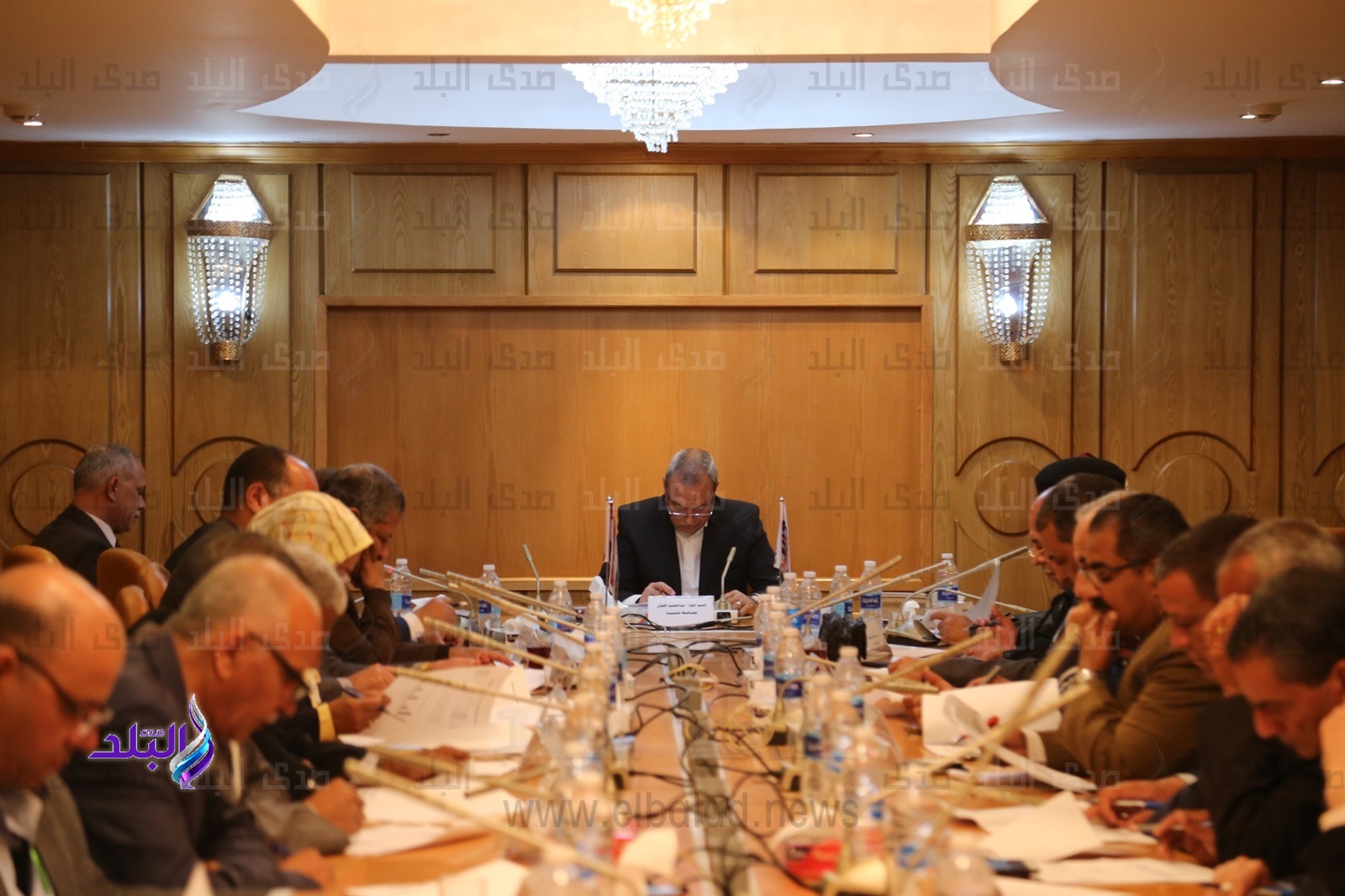 محافظ قنا يعقد اجتماع المجلس الإقليمي للسكان