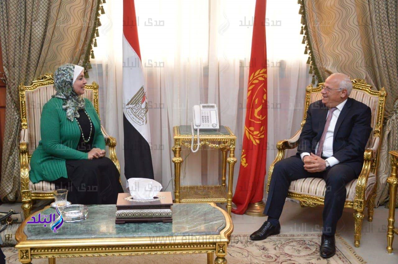 محافظ بورسعيد يستقبل الأم المثالية ورحلة عمرة للام وبناتها محافظ بورسعيد يستقبل الأم المثالية ورحلة عمرة للام وبناتها