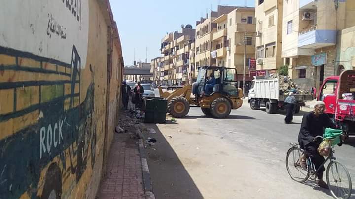 حملة نظافة مكبرة بالاقصر